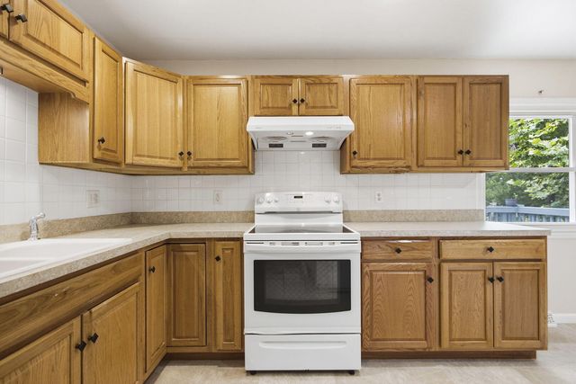 7 E ALHAMBRA DR, Columbia, MO 65203
