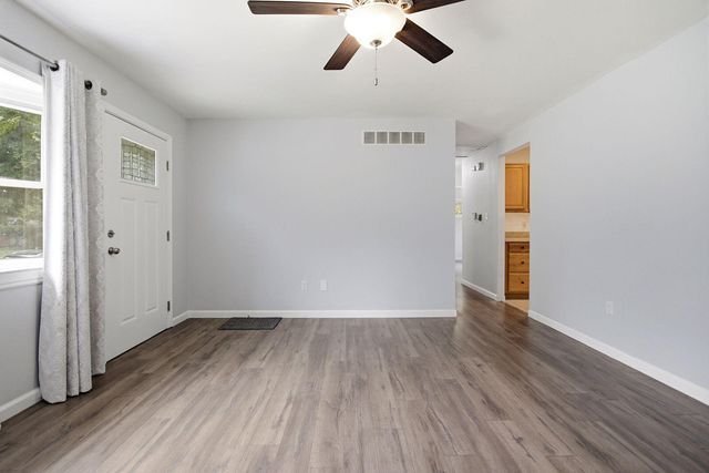 7 E ALHAMBRA DR, Columbia, MO 65203