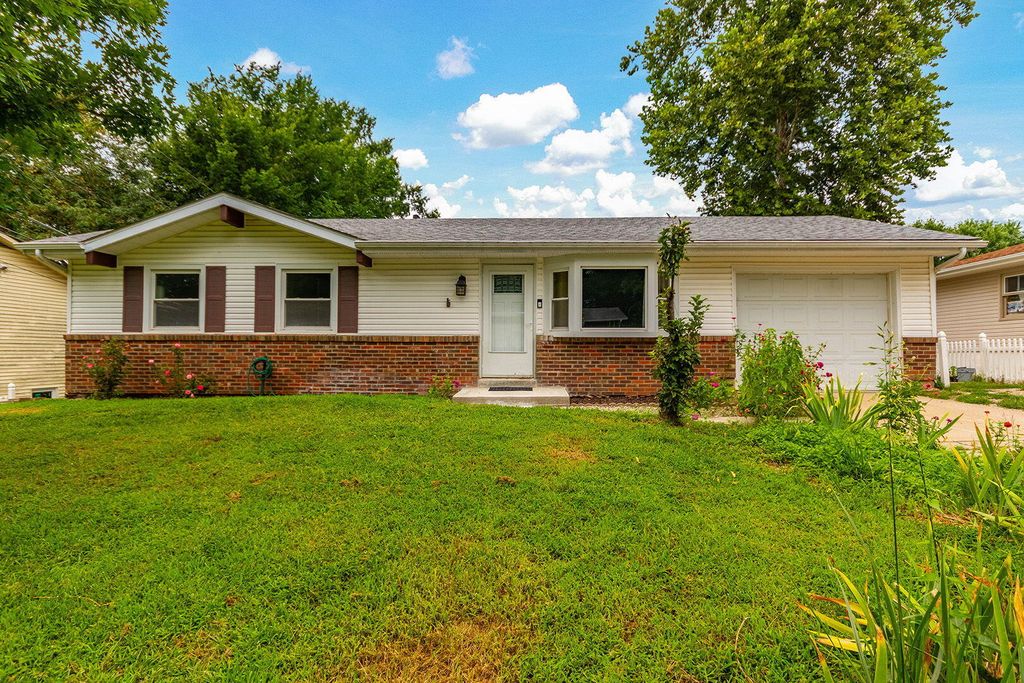 7 E ALHAMBRA DR, Columbia, MO 65203