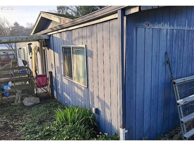1040 CHARLOTTE Ct, Rockaway Beach, OR 97136