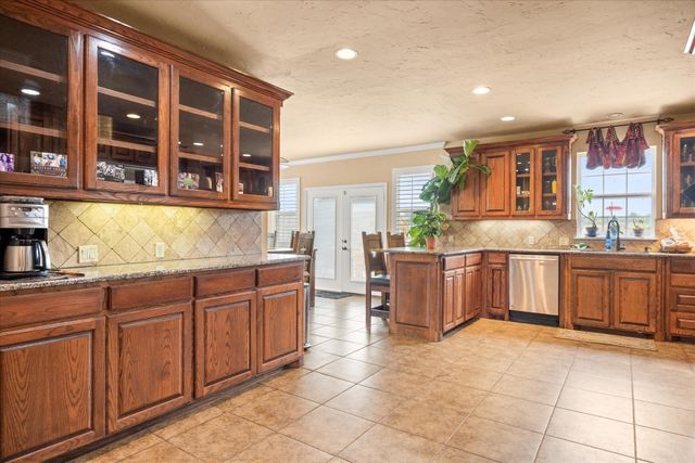 1704 Texas Drive, Glen Rose, TX 76043