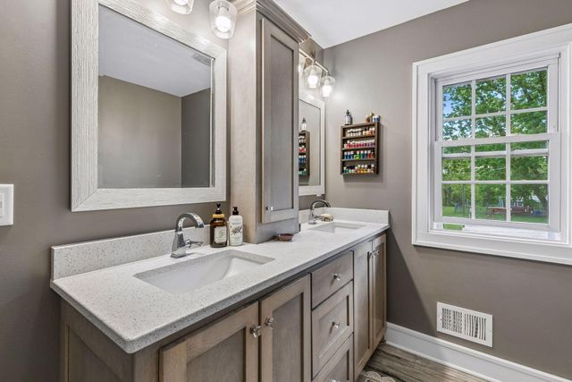 13305 Marystown Road, Shakopee, MN 55379