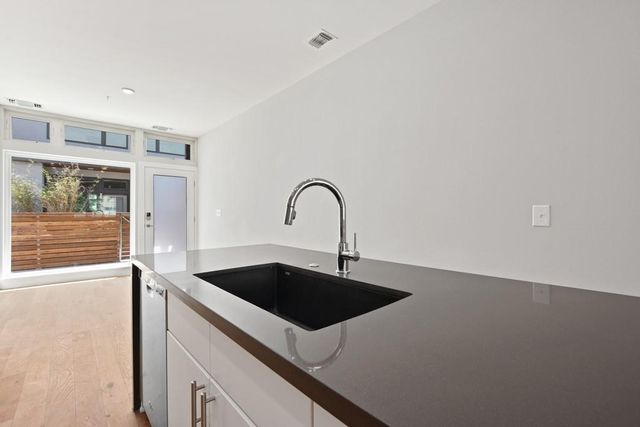 2002 E 7th ST 246, Austin, TX 78702