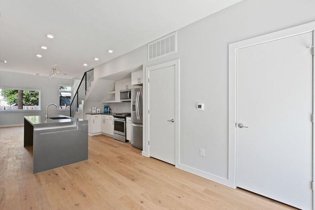 2002 E 7th ST 246, Austin, TX 78702