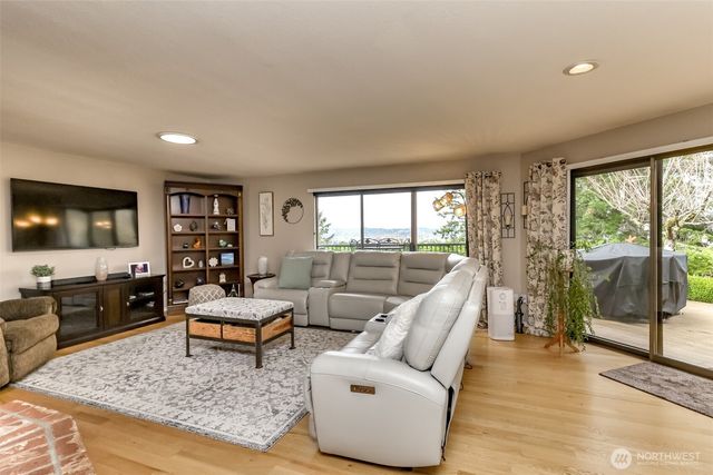 10602 SE 325th Place, Auburn, WA 98092