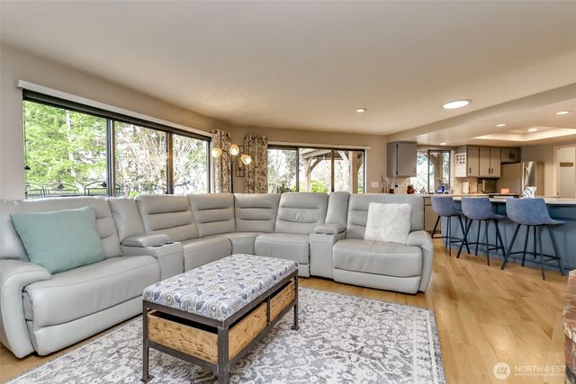 10602 SE 325th Place, Auburn, WA 98092