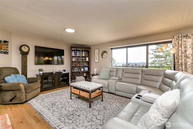 10602 SE 325th Place, Auburn, WA 98092