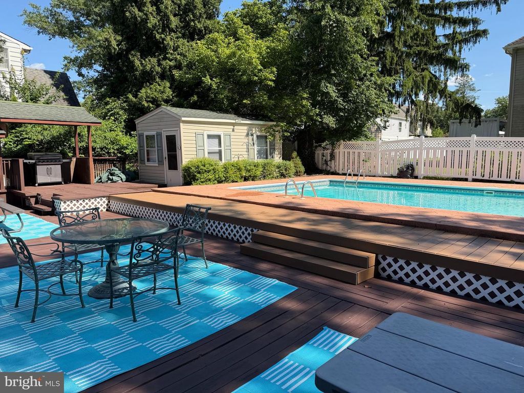 1580 BROWNSVILLE RD, LANGHORNE, PA 19047 — exterior