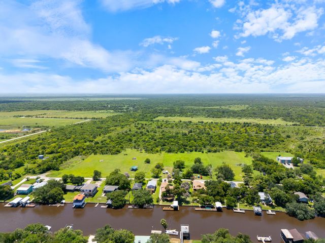 2007 Private Road 652, Sargent, TX 77414