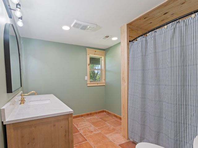 2007 Private Road 652, Sargent, TX 77414