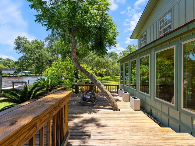 2007 Private Road 652, Sargent, TX 77414