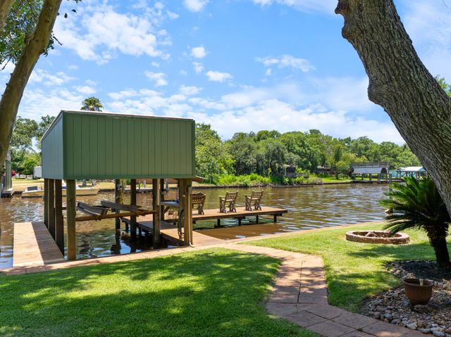 2007 Private Road 652, Sargent, TX 77414
