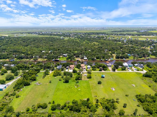 2007 Private Road 652, Sargent, TX 77414