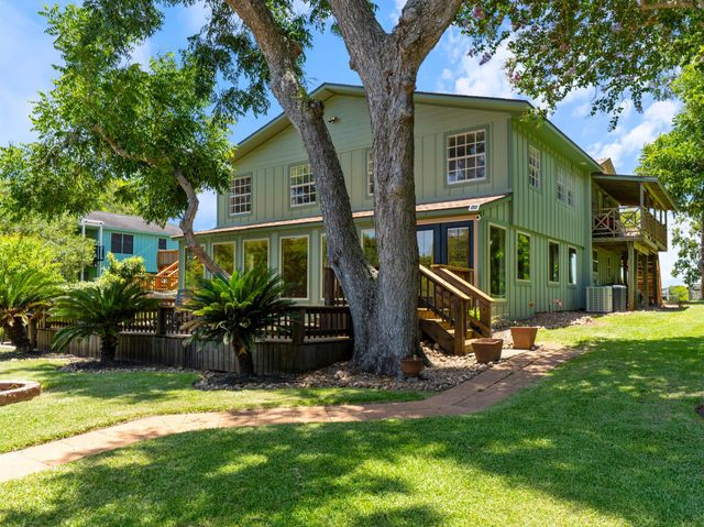 2007 Private Road 652, Sargent, TX 77414