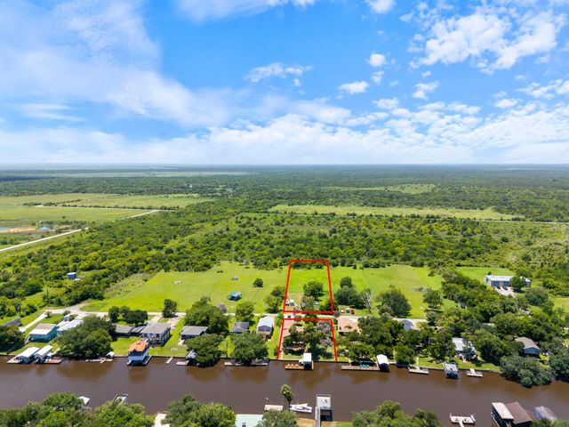 2007 Private Road 652, Sargent, TX 77414