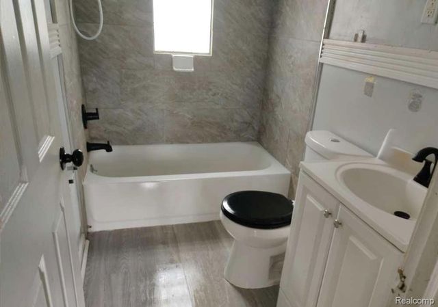 8458 Brace Street, Detroit, MI 48228