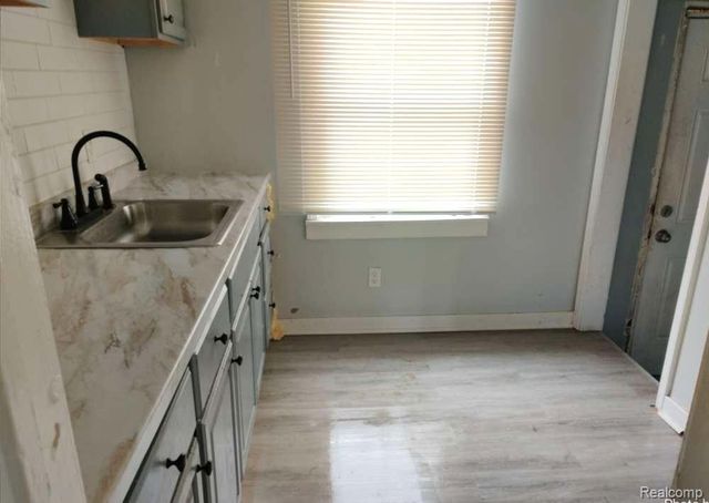 8458 Brace Street, Detroit, MI 48228