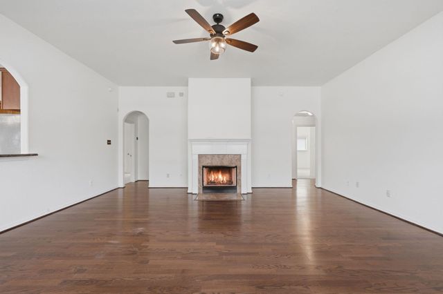 2304 Oakleaf Hills Circle, Conroe, TX 77304