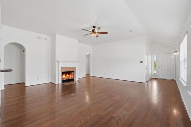 2304 Oakleaf Hills Circle, Conroe, TX 77304