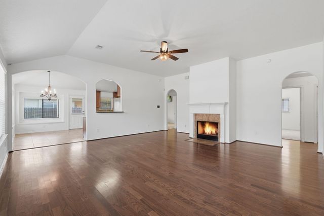 2304 Oakleaf Hills Circle, Conroe, TX 77304