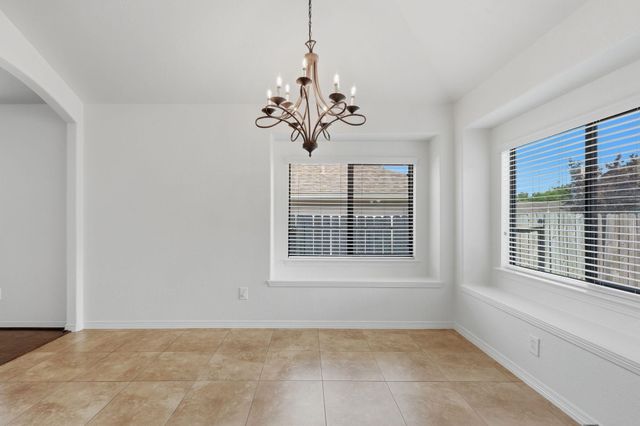 2304 Oakleaf Hills Circle, Conroe, TX 77304