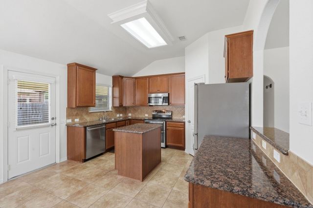 2304 Oakleaf Hills Circle, Conroe, TX 77304