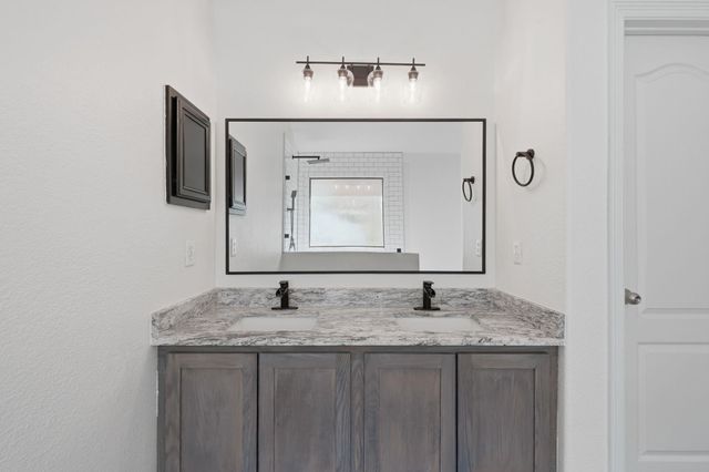 2304 Oakleaf Hills Circle, Conroe, TX 77304