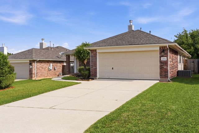 2304 Oakleaf Hills Circle, Conroe, TX 77304