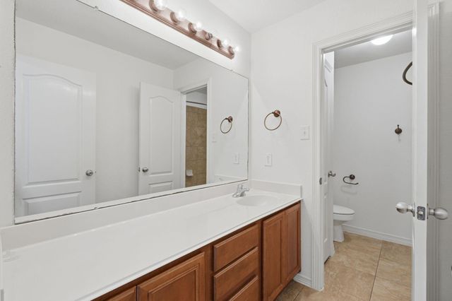2304 Oakleaf Hills Circle, Conroe, TX 77304