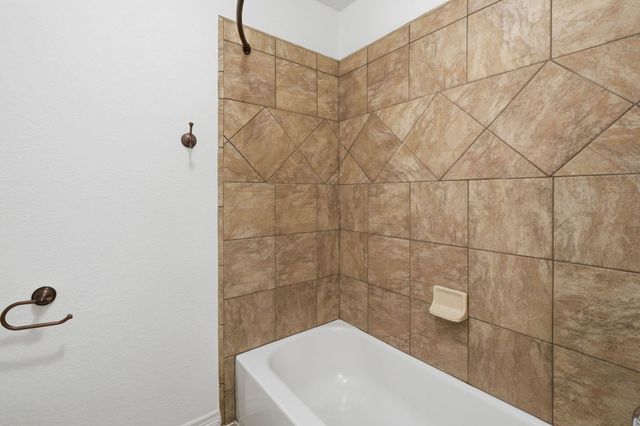 2304 Oakleaf Hills Circle, Conroe, TX 77304