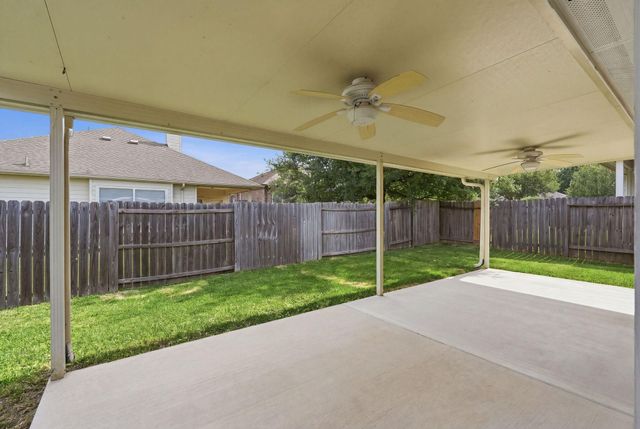 2304 Oakleaf Hills Circle, Conroe, TX 77304