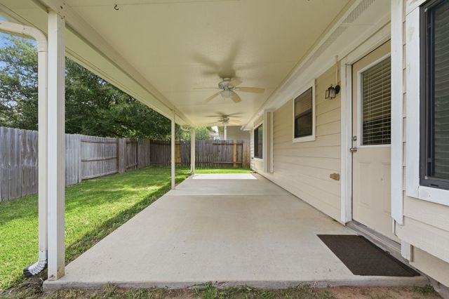 2304 Oakleaf Hills Circle, Conroe, TX 77304