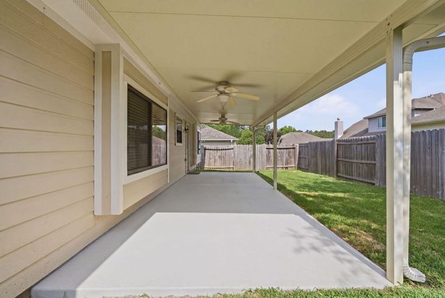 2304 Oakleaf Hills Circle, Conroe, TX 77304
