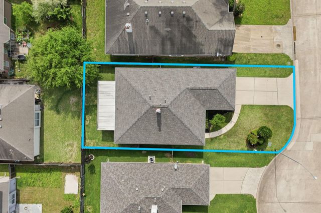 2304 Oakleaf Hills Circle, Conroe, TX 77304