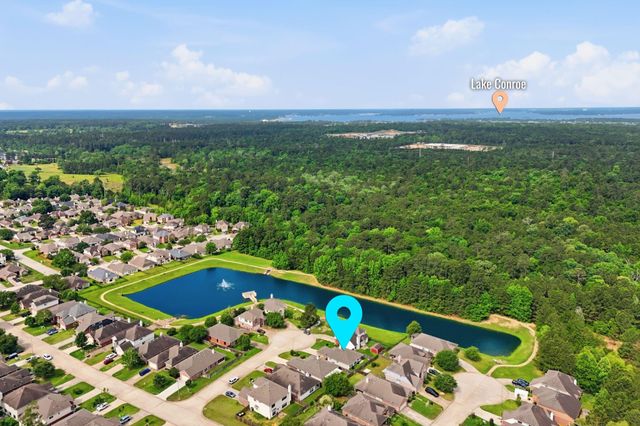 2304 Oakleaf Hills Circle, Conroe, TX 77304