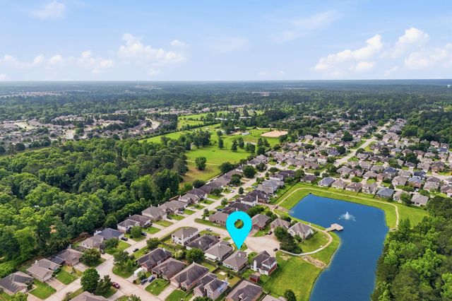 2304 Oakleaf Hills Circle, Conroe, TX 77304