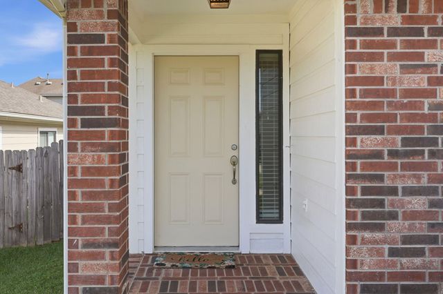 2304 Oakleaf Hills Circle, Conroe, TX 77304