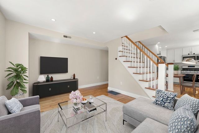 11 8th 2, Cambridge, MA 02141