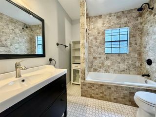 1833 Colquitt, Houston, TX 77098