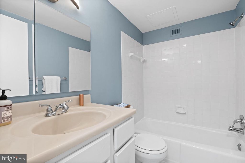 3245 RIO DR #714, Falls Church, VA 22041