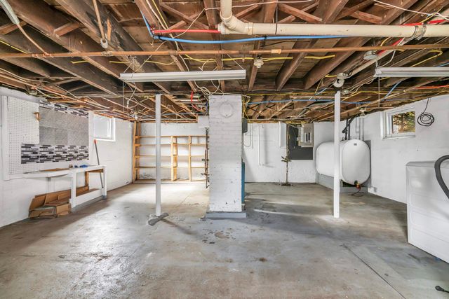 157 Cilley Road, Manchester, NH 03103