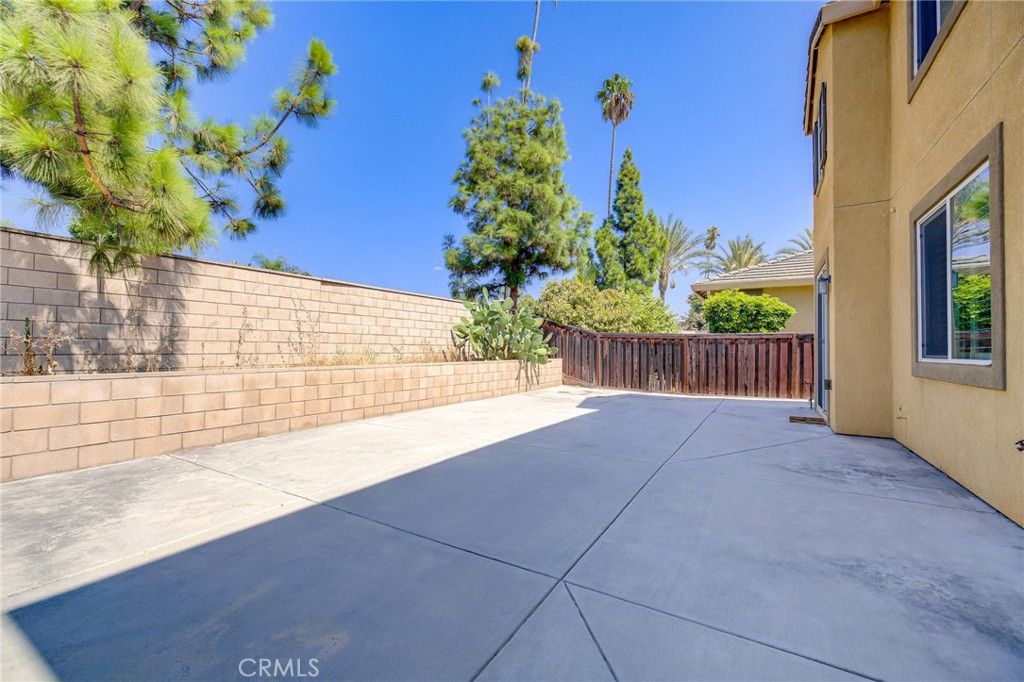 Image 6 of property listing at 657 Garden Avenue, Pomona, CA 91767