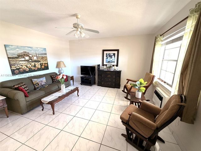 17000 NE 14th Ave 206, Miami, FL 33162