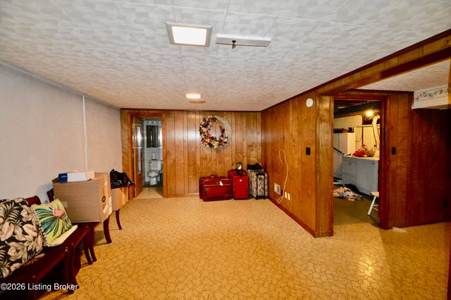 3512 Schaffner Dr, Louisville, KY 40216