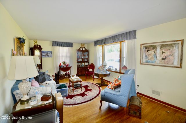 3512 Schaffner Dr, Louisville, KY 40216