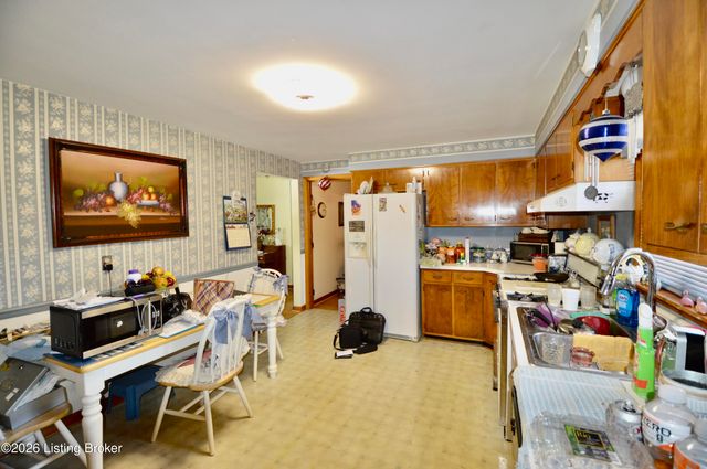 3512 Schaffner Dr, Louisville, KY 40216