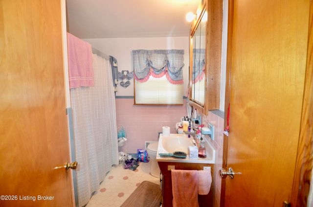 3512 Schaffner Dr, Louisville, KY 40216