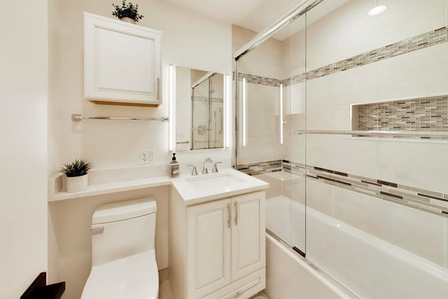 656 Jon Lane, Des Plaines, IL 60016