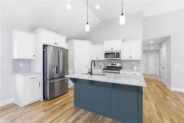 12301 S Burr Oak Circle, Peculiar, MO 64078