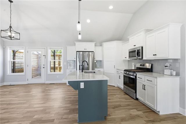 12301 S Burr Oak Circle, Peculiar, MO 64078